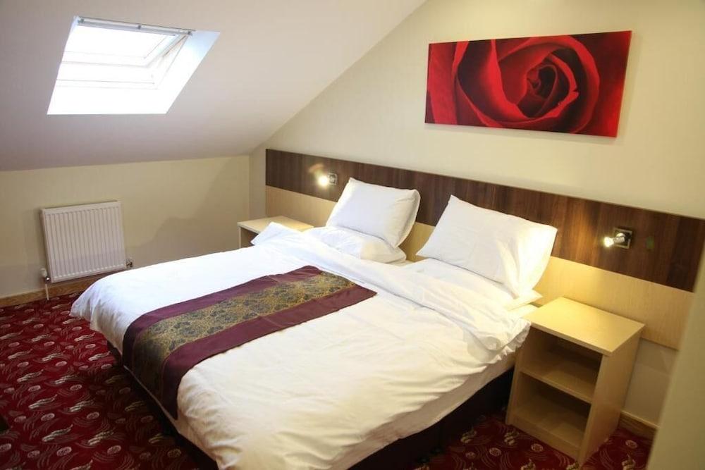 Cambridge Hotel Huddersfield Exterior foto