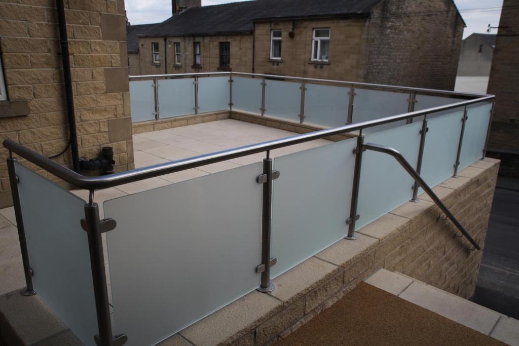 Cambridge Hotel Huddersfield Exterior foto