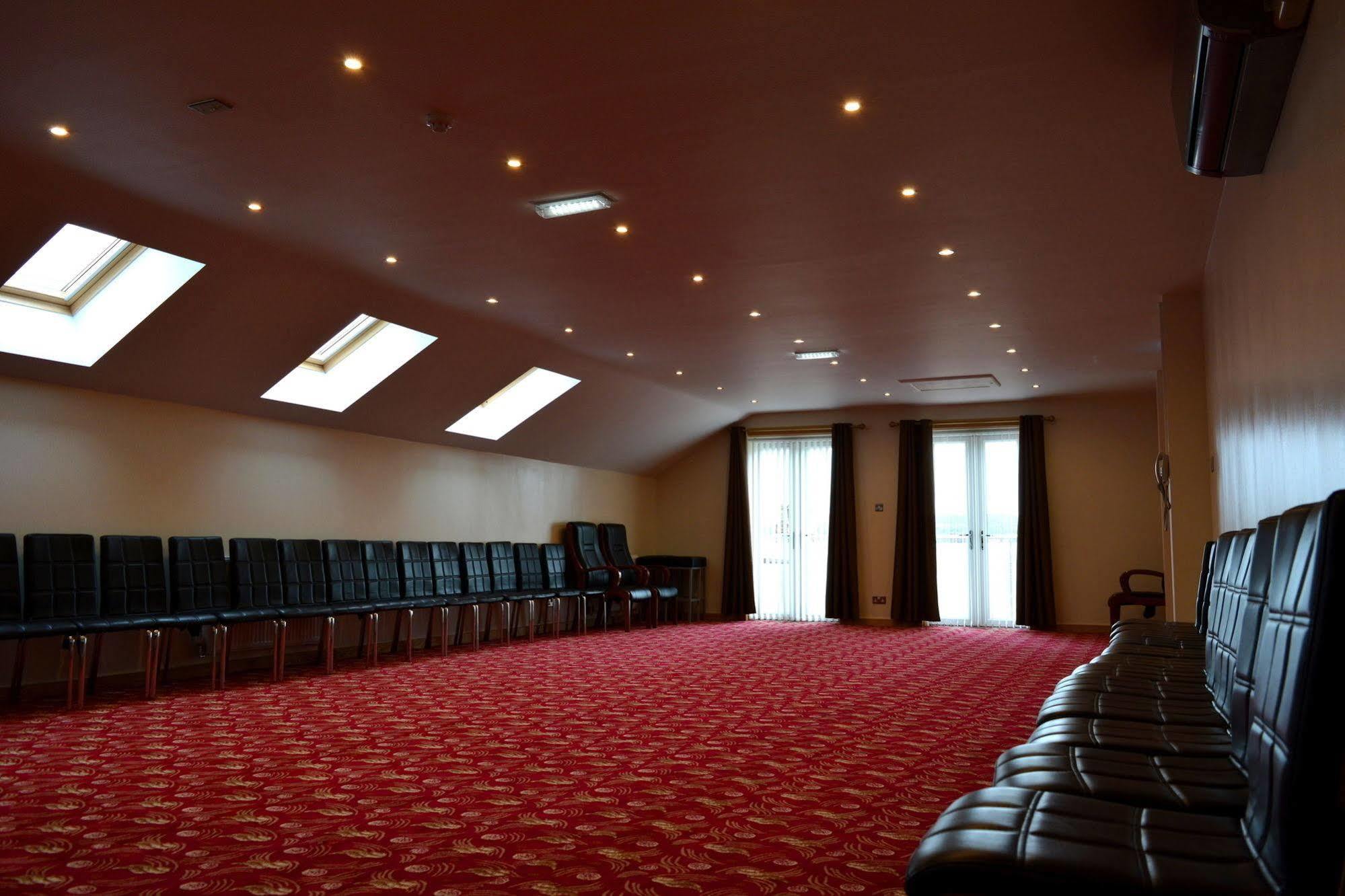 Cambridge Hotel Huddersfield Exterior foto