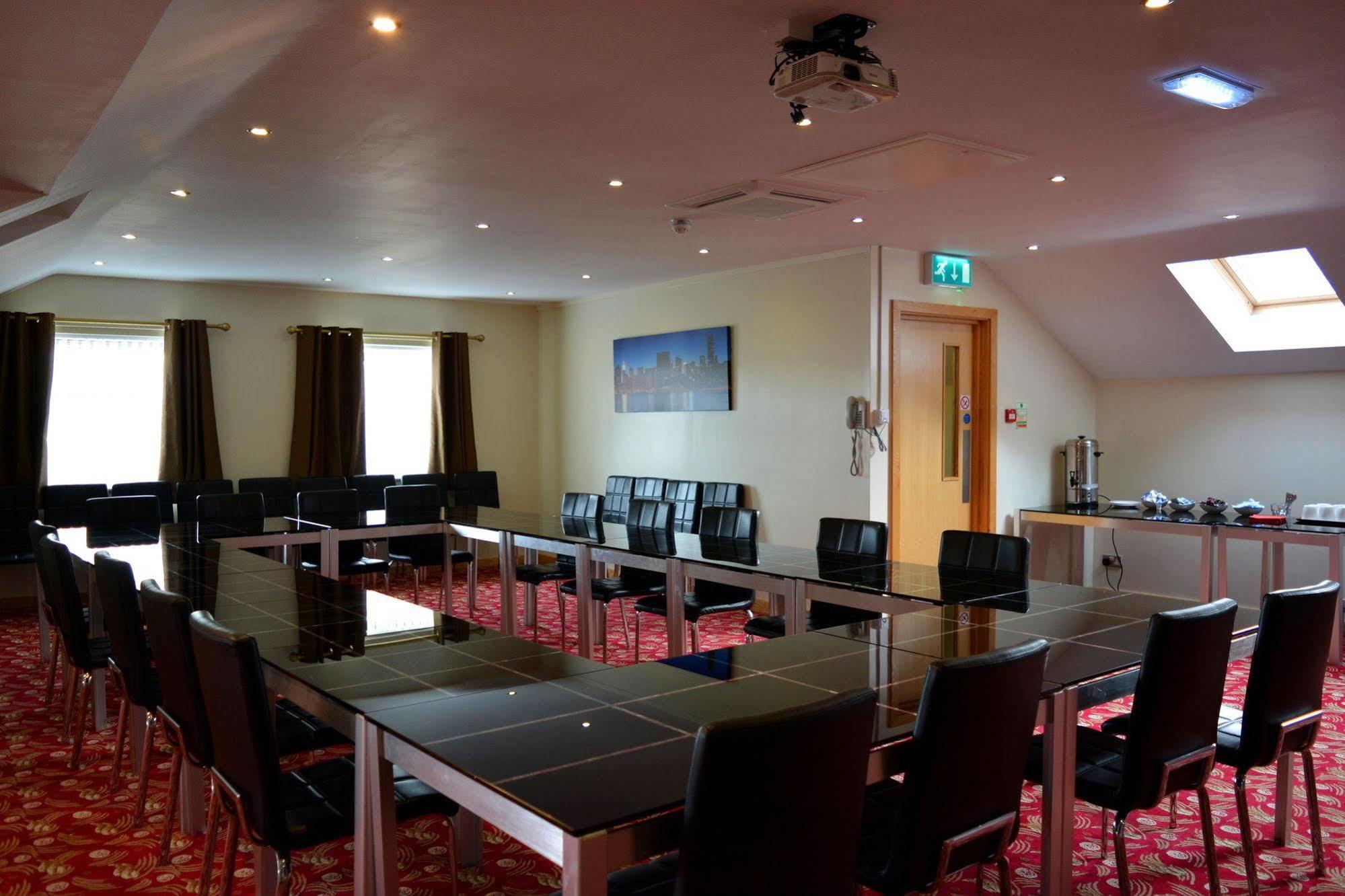 Cambridge Hotel Huddersfield Exterior foto