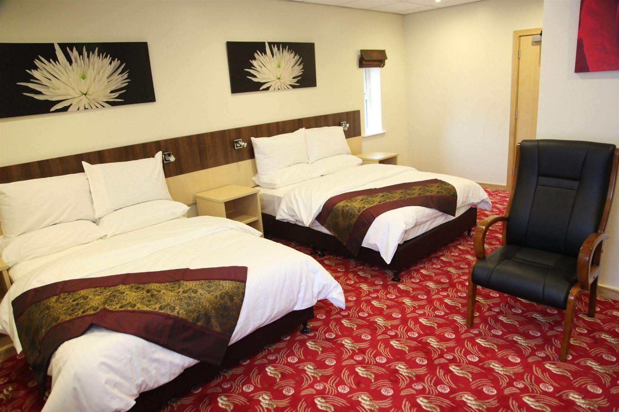 Cambridge Hotel Huddersfield Exterior foto
